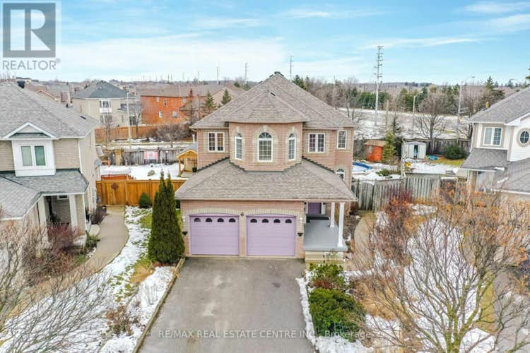6 TWIN WILLOW CRES N