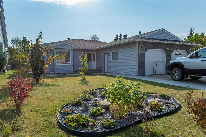 5619 52 Street Close, Eckville, AB T0M 0X0 À vendre RE/MAX A2005032