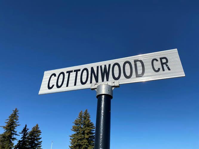 1 Cottonwood Crescent