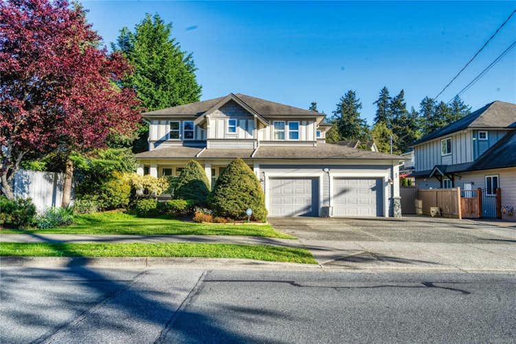 817 Rogers Ave, Saanich BC V8X 3R1