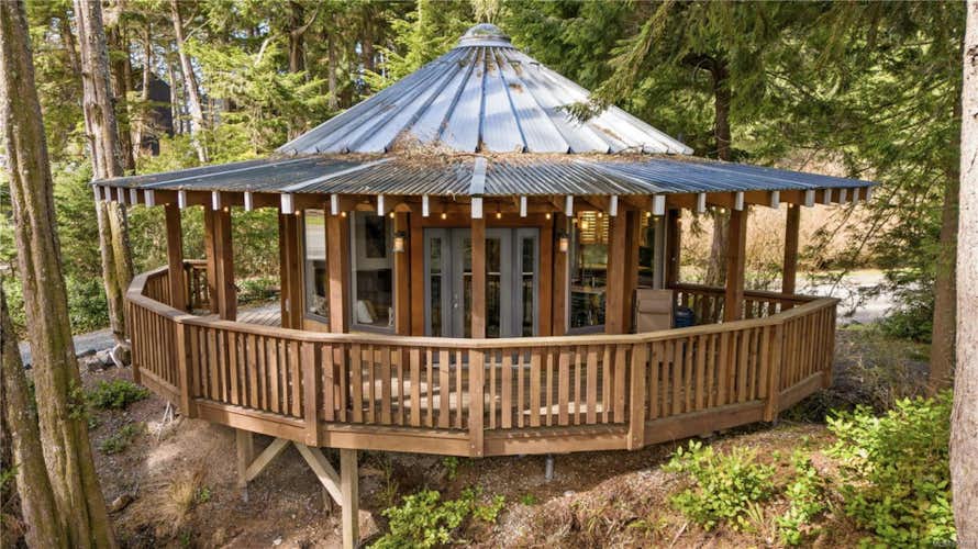 1015 Peninsula Rd, Ucluelet BC V0R 3A0