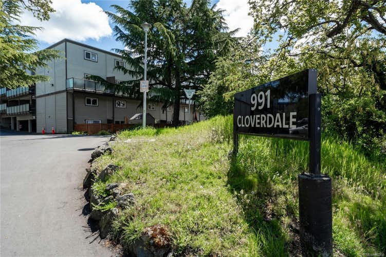 991 Cloverdale Ave # 210, Saanich BC V8X 2T5