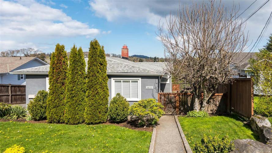 3855 Rowland Ave, Saanich BC V8Z 1X8
