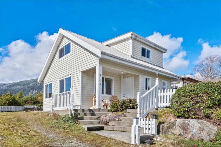 1097 Fifth Ave, Ucluelet BC V0R 3A0
