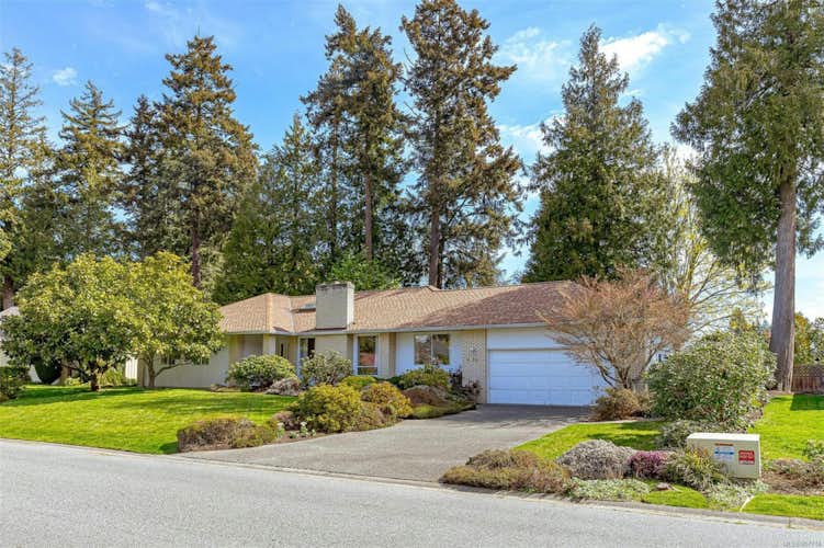 4975 Del Monte Ave, Saanich BC V8Y 3A4