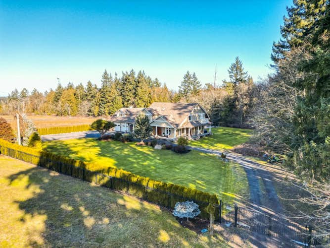 7117 Veyaness Rd, Central Saanich BC V8M 1W1
