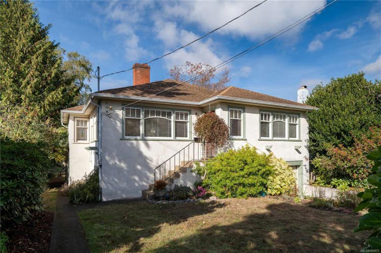 334 Irving Rd, Victoria BC V8S 4A2