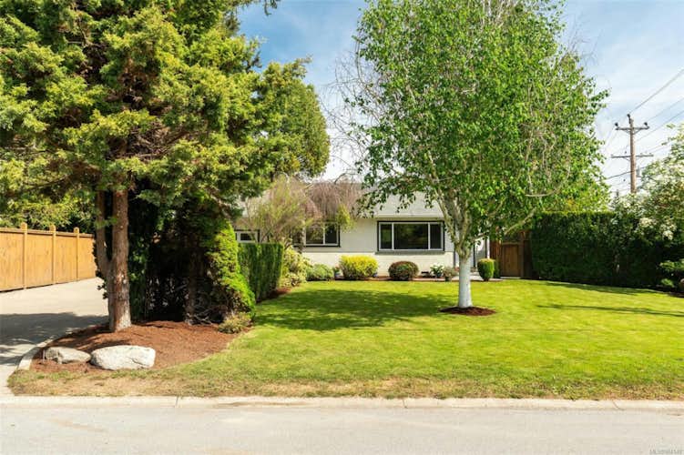 1860 Cultra Ave, Central Saanich BC V8M 1N7