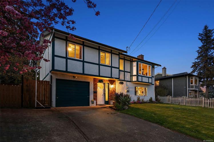 358 Cotlow Rd, Colwood BC V9C 2G1