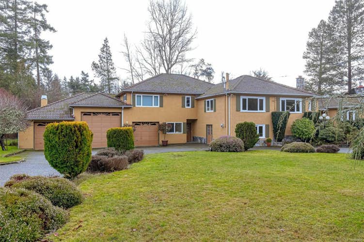 2345 Queenswood Dr, Saanich BC V8N 1X4